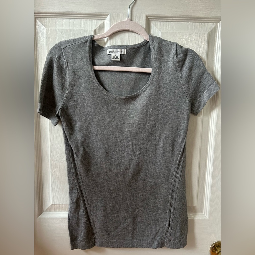 Liz Claiborne Gray short sleeve sweater, size Small